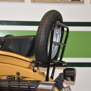 Portapacchi posteriore Two Four con portaruota per Lambretta Lui 50/75 NERO
