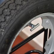 Portapacchi posteriore Two Four con portaruota per Lambretta Lui 50/75 NERO