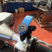 Supporto cellulare / navigatore Stickyfeatures Versione per CasaDisc Lambretta