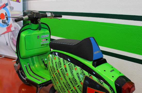 Sella sportiva RLC Dante Sportback nera + blu Lambretta LI + TV + SX + Special + GP/DL +Serveta