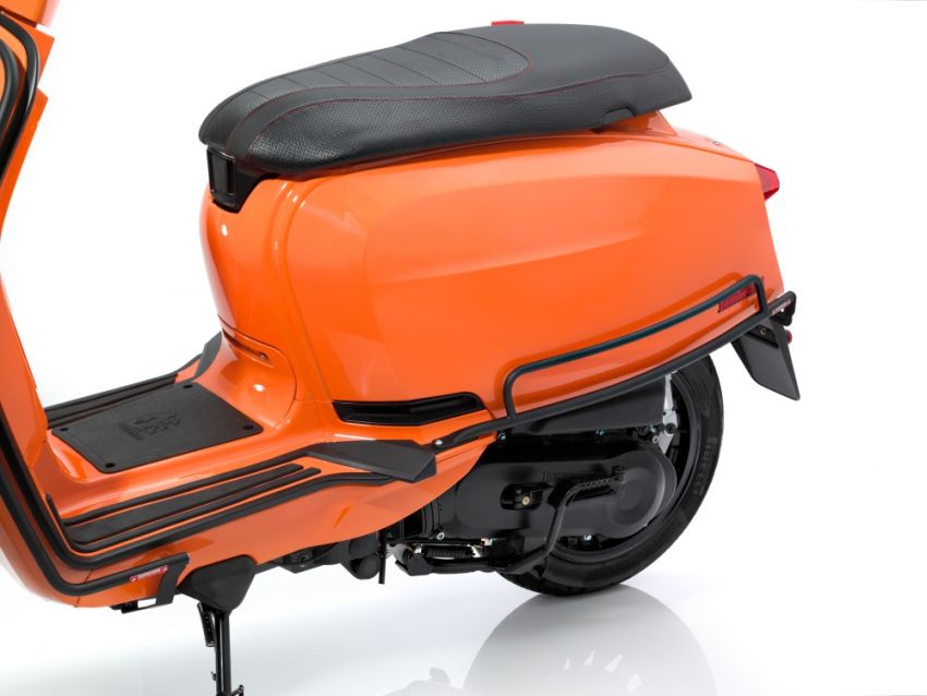 Protezioni laterali modello "Florida bars" per Lambretta V-Special - Colore nero
