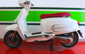 Set of high quality SILVER sidepanel arrow motifs + model graphics for New Lambretta V Special