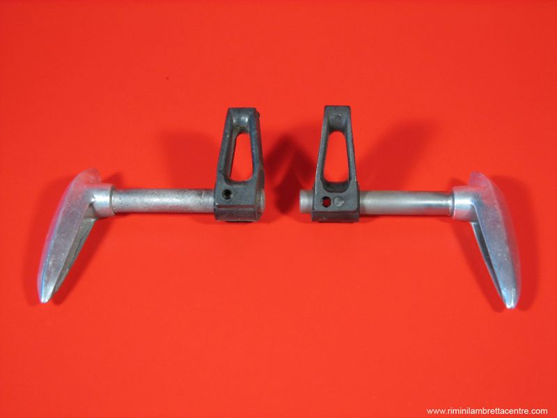 Kit leve e ganci in plastica per cofani Lambretta LI S3 + TV3 + Special + SX (mod. dal 1965 al 1968)