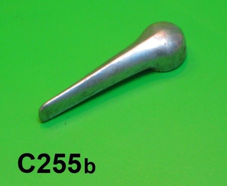 Maniglia per cofano sinistro Lambretta LC + LD125 (modelli prodotti dal 1950 al 1954)