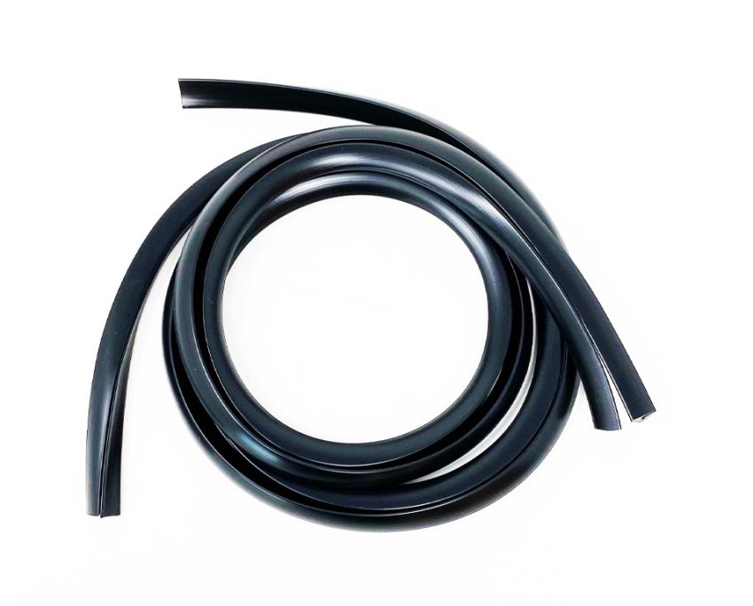 Bordo scudo in gomma colore nero per  Lambretta J50 Special