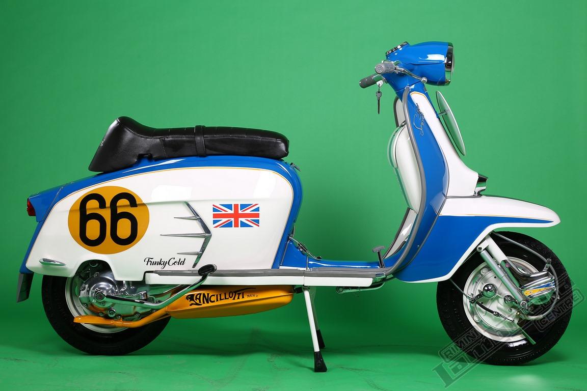 SX200 ‘Azzurra ‘60s racer’ J. Medina